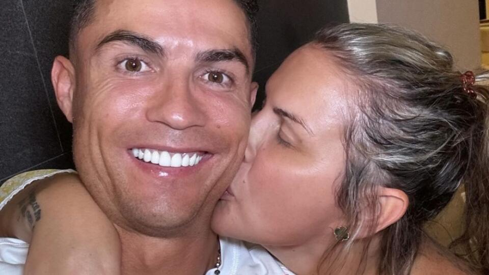 Katia a jej mladší brat Cristiano Ronaldo majú krásny vzťah, o čom svedčia aj takéto snímky.