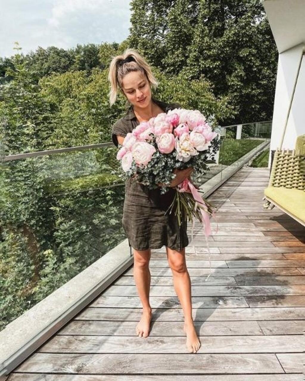 Takmer každý deň po pôrode dostáva Ivana kyticu kvetov.