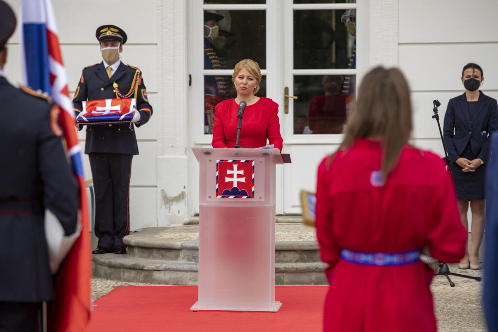 Slovenskí oympionici skladajú prisahu do rúk prezidentky Zuzany Čaputovej pred odletom do Tokia.