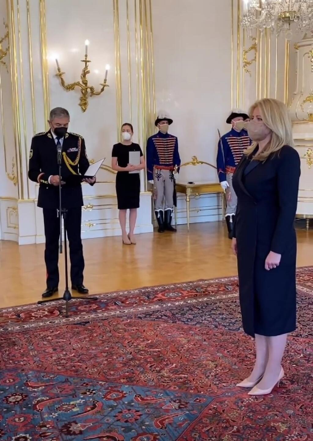 Prezidentka SR Zuzana Čaputová sa počas dňa ako hlavná veliteľka Ozbrojených síl (OS) SR rozlúčila s brigádnym generálom Karolom Navrátilom. Ten po vyše 42 rokoch aktívnej služby v armáde odchádza do výslužby.