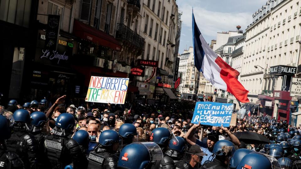 Francúzsko zažilo doposiaľ najväčšie protesty proti covidpasom