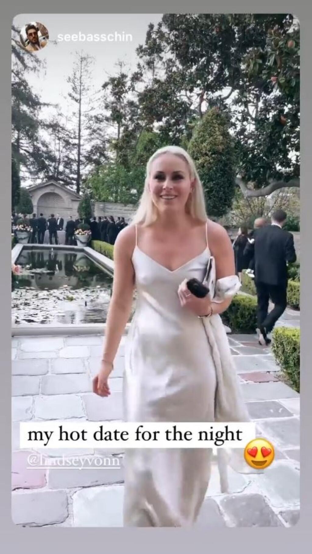 Vonnová sa tentoraz bavila na svadbe kamarátov, s podprsenkou si však starosti nerobila.