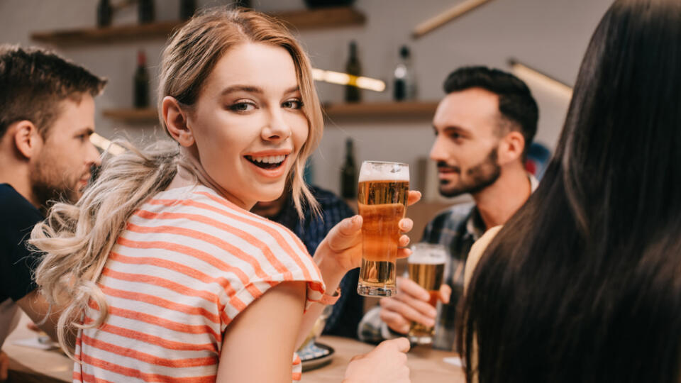 Vedci tvrdia, že alkohol je k nervovým bunkám šetrnejší, ako si myslíme.