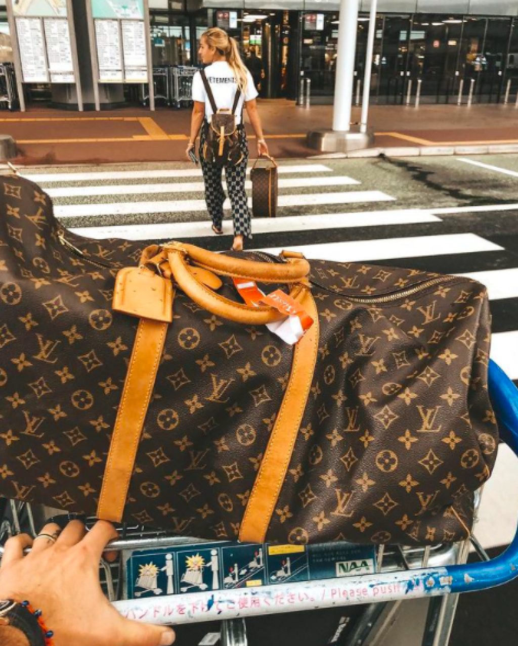 V štýle luxusnej značky Louis Viton Vuitton išla Cibulková so svojim manželom Michalom na dovolenku.