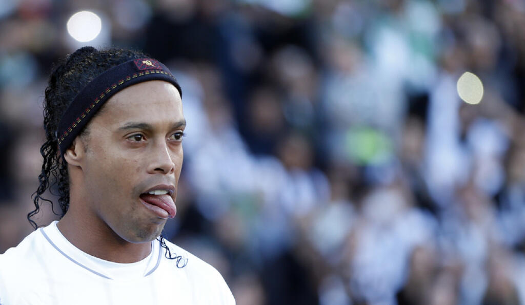 Ronaldinho sa stal najlepším juhoamerickým futbalistom roka 2013.