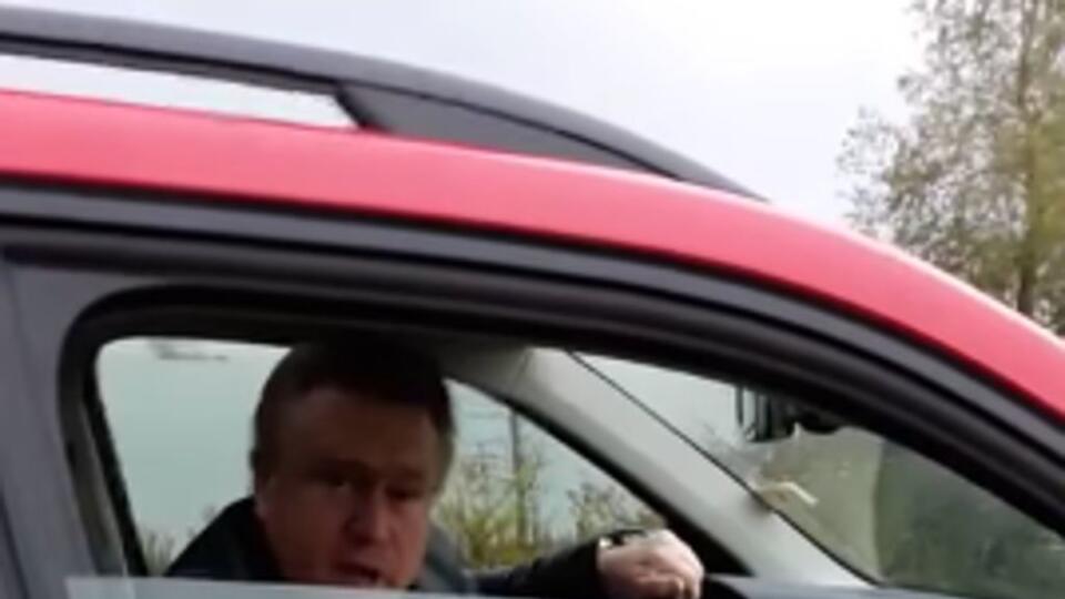 Kontroverzný advokát podsvetia Dušan D. na dunajskej hrádzi.