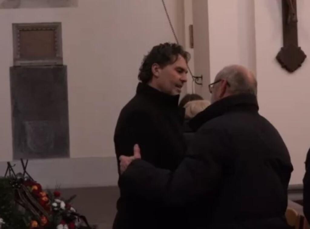 Jaromír Jágr pôsobil na pohrebe milovaného otca navonok vyrovnane, no v duši má obrovský boľ.