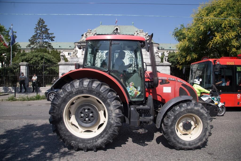 Protest farmárov pred Úradom vlády SR