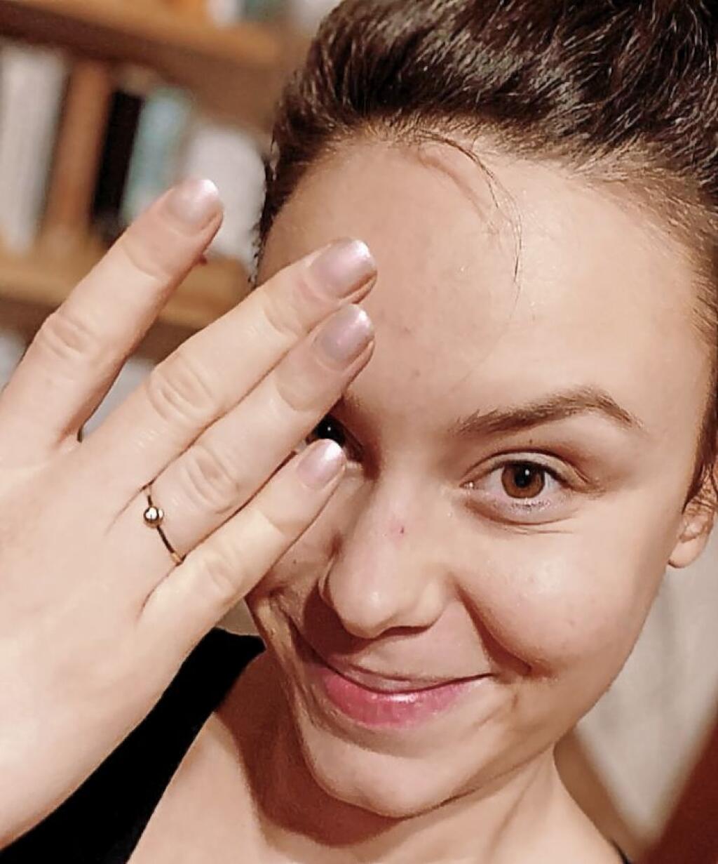 ZÁSNUBY
Dominika Kavaschová sa pochválila snubným
prsteňom, ktorý dostala od Dana Fischera.