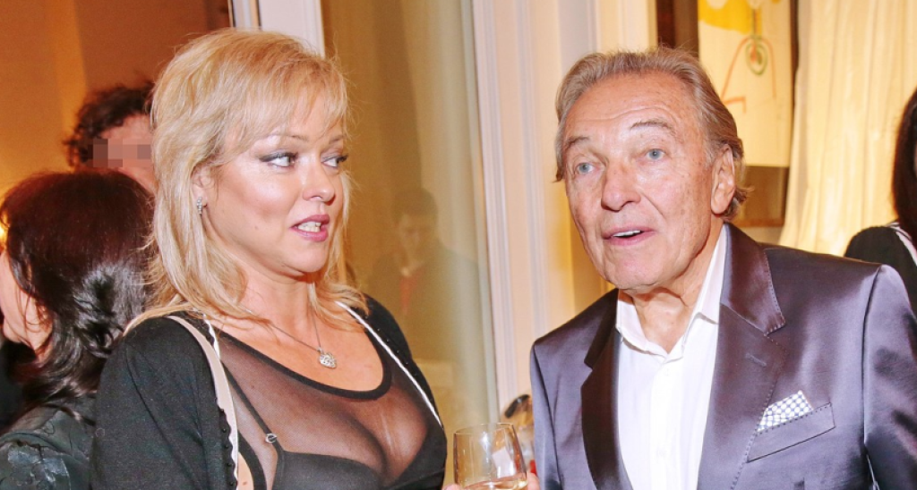 Karel presvedčil Dominiku, aby absolvovala liečenie.