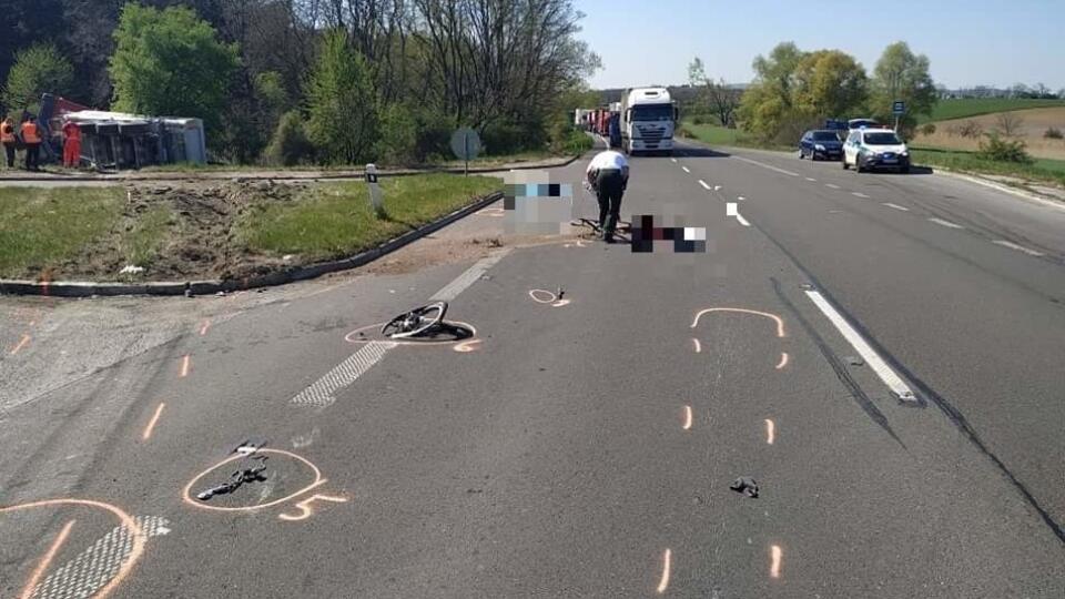 Pri nehode zahynul 60-ročný cyklista, polícia príčiny nehody vyšetruje.