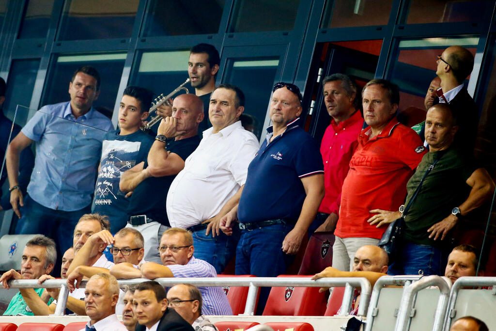 Na snimke majitelia klubu Spartak Trnava Miroslav Nahlik a Vladimir Poor vo VIP Skyboxes pocas zapasu 7.kola Fortuna ligy medzi Spartakom Trnava a MFK Zilina. Zapas bol prvym fortunaligovym stretnutim na vodom stadione City Arena.