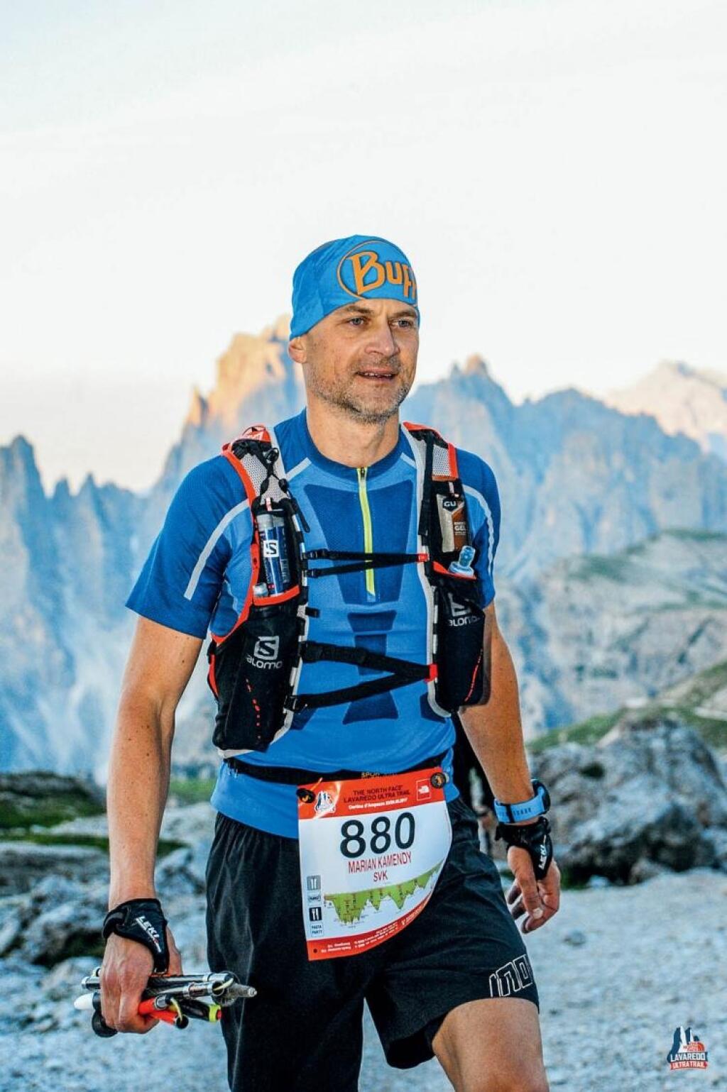 Ultra trail: pri desiatkach kilometrov behov relaxujú manažéri aj ľudia od pásu