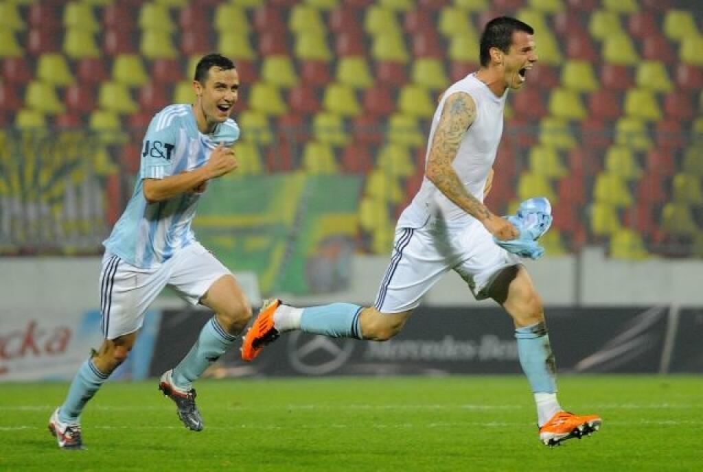 FUTBAL-CL: Slovan - Žilina
Juraj Halenár (vľavo) sa teší z druhého gólu v zápase 14. kola futbalovej Corgoň ligy medzi ŠK Slovan Bratislava - MŚK Žilina. Bratislava, 29. október 2011.
Foto: SITA/Marián Peiger