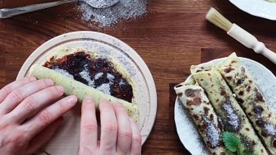 Zemiakové lokše sú výborné so slivkovým lekvárom, posypané makom.