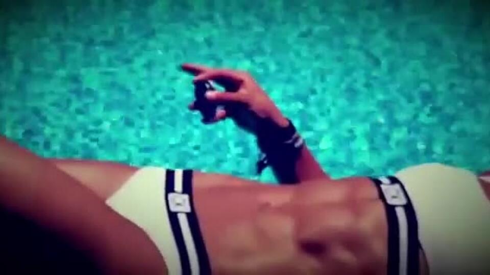 VIDEO Ledecká vytasila sexi krivky do plaviek: Z jej vyšportovaného tela vám padne sánka