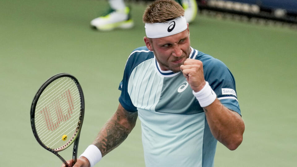 KK5 New York - Slovenský tenista Alex Molčan reaguje v zápase proti Bulharovi Grigorovi Dimitrovi v 1. kole grandslamového tenisového turnaja US Open v New Yorku 29. augusta 2023. FOTO TASR/AP
Alex Molcan, of Slovakia, reacts during match against Grigor Dimitrov, of Bulgaria, during the first round of the U.S. Open tennis championships, Tuesday, Aug. 29, 2023, in New York. (AP Photo/Charles Krupa)
