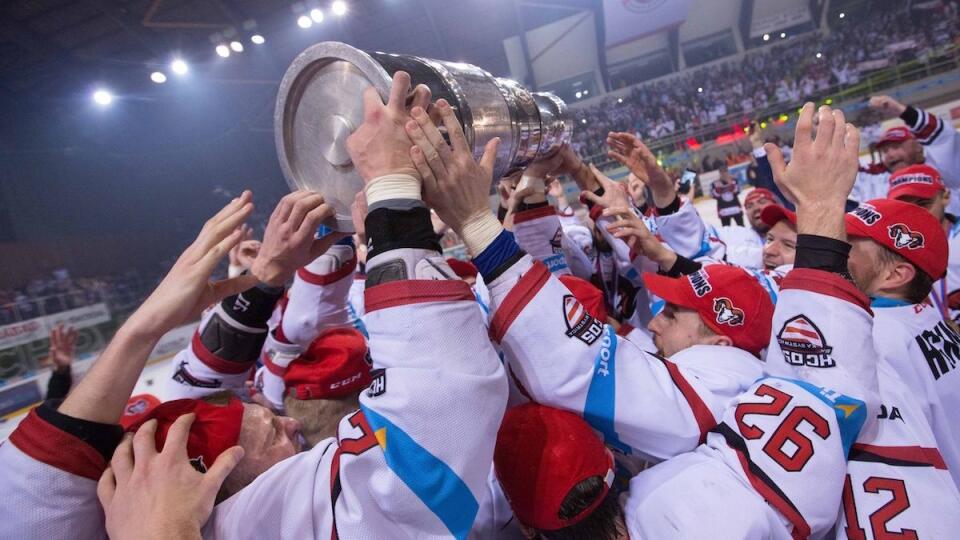 Hokejisti HC iClinic Banská Bystrica získali štvrtýkrát po sebe majstrovský titul v Tipsport lige. To aj napriek tomu, že sa kvôli šíreniu koronavírusu odohrala len základná časť.