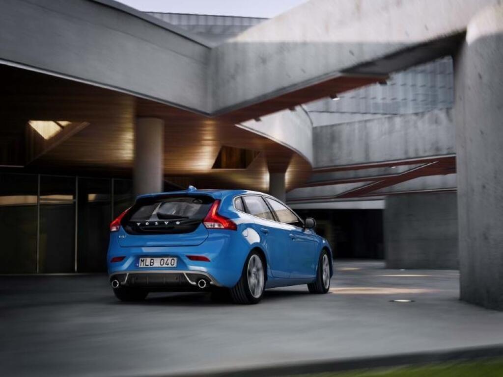 TREND test Volvo V40 D4 Kinetic R-Design