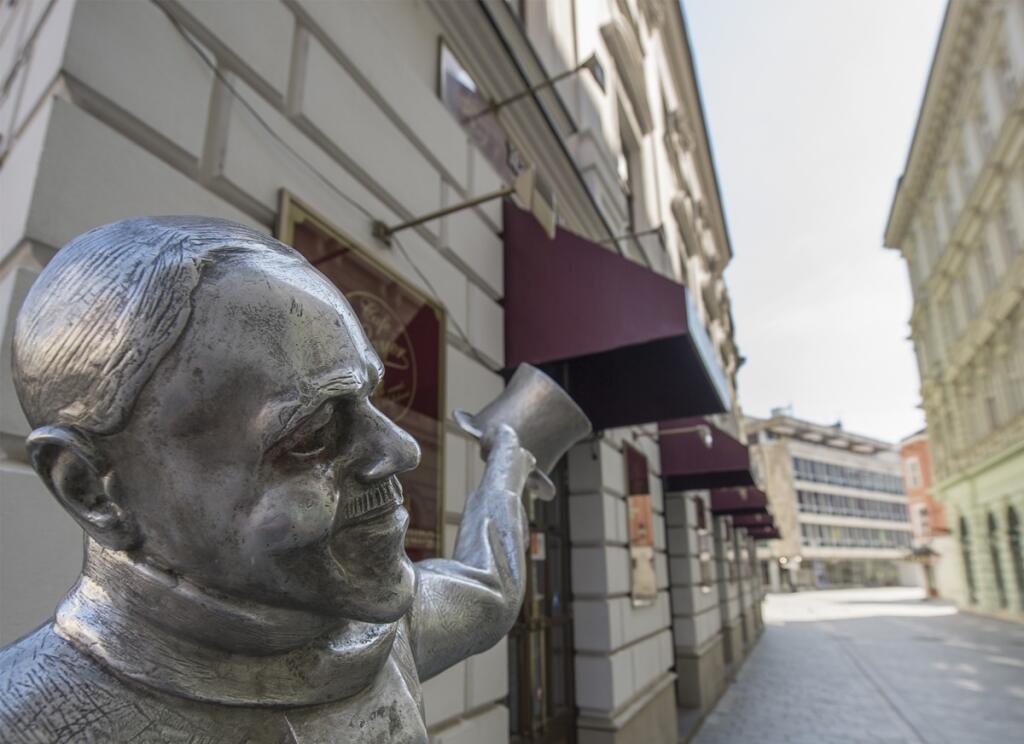 SR Bratislava Koronavís Ulice Prázdne BAX