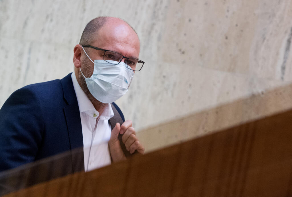 Na snímke minister hospodárstva SR a prvý podpredseda vlády SR pre ekonomiku Richard Sulík prichádza na 70. rokovanie vlády SR 20. januára 2021 v Bratislave. FOTO TASR - Martin Baumann