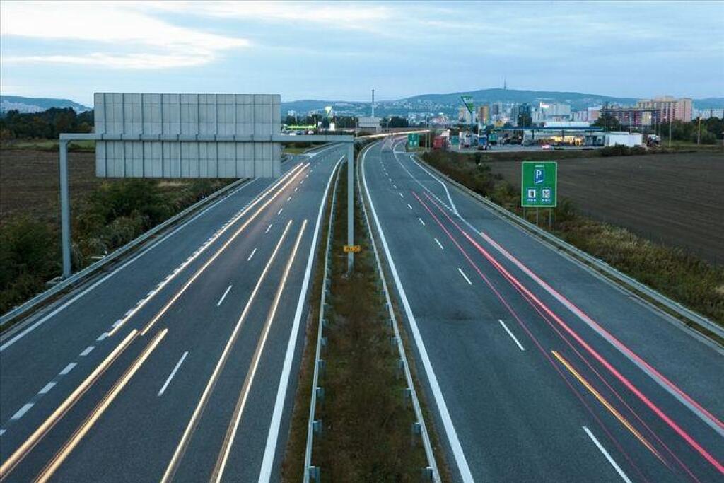Mobilné WC z diaľnic vraj zmiznú do roka