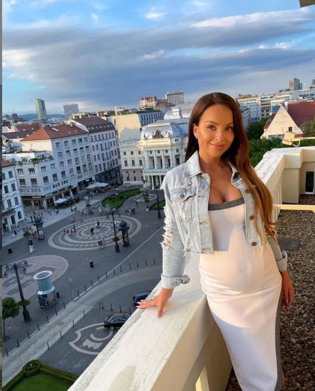 Veronika Nízlová je v pokročilom štádiu tehotenstva. O otcovi dieťaťa nehovorí, ale tehotenstvo si užíva...