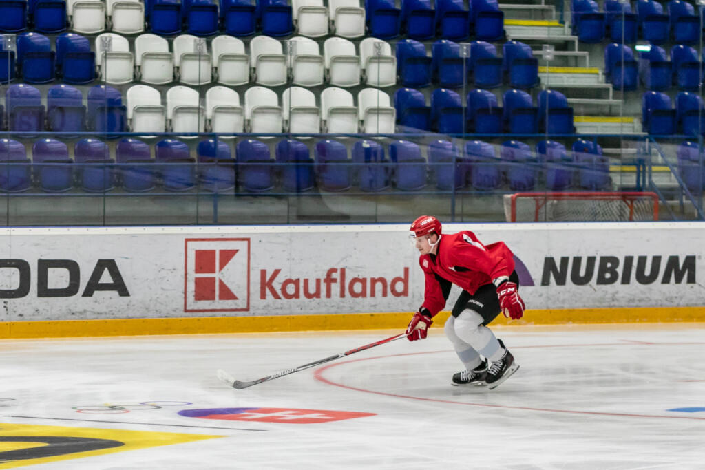 Dávid Bondra sa po zranení zotavuje v Poprade, jeho čínsky klub našiel dočasný azyl v Rusku, kde dohrá sezónu.