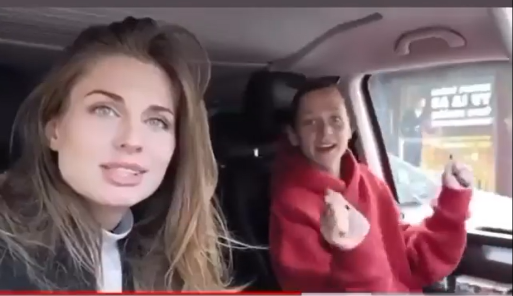 Becca zverejnila video, ako točila Emmu počas šoférovania.