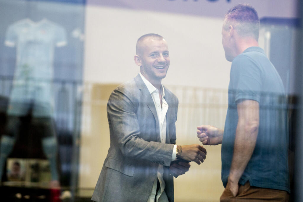 V luxusných útrobách štadióna sa objavil aj Vladko Weiss, ktorý je momentálne zranený.