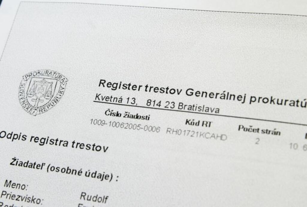 Honba na učiteľov vyradila zo škôl takmer tritisíc ľudí
