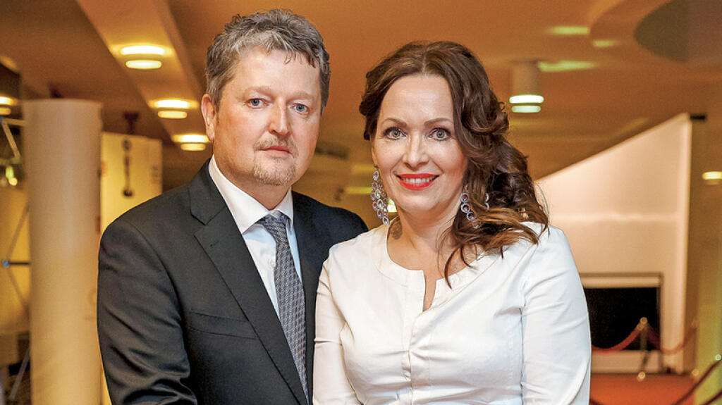 Herec Peter Sklár s partnerkou Monikou.