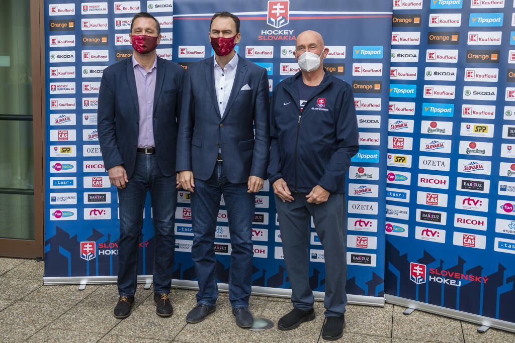 Oto Haščák, Miroslav Šatan, Craig Ramsay.