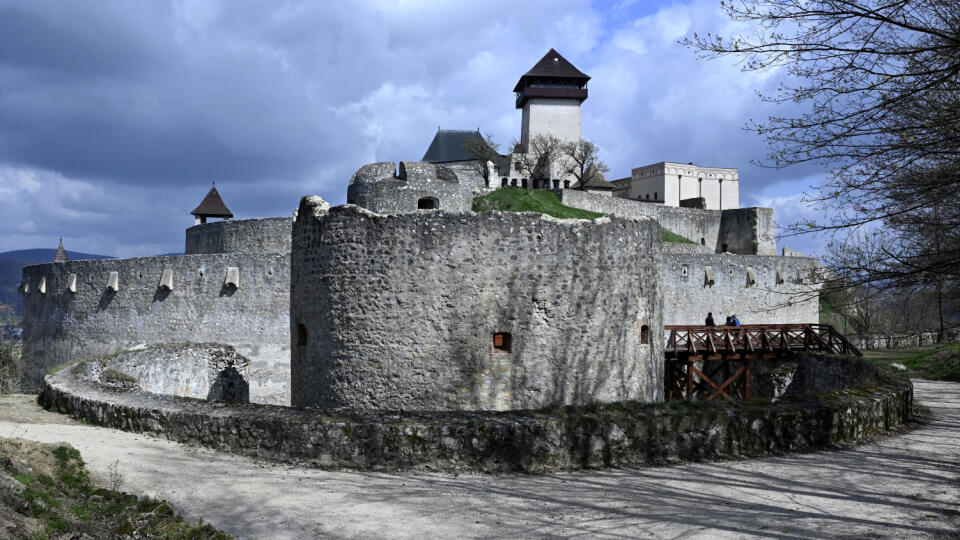 Vstup na Trenčiansky hrad cej Južné opevnenie