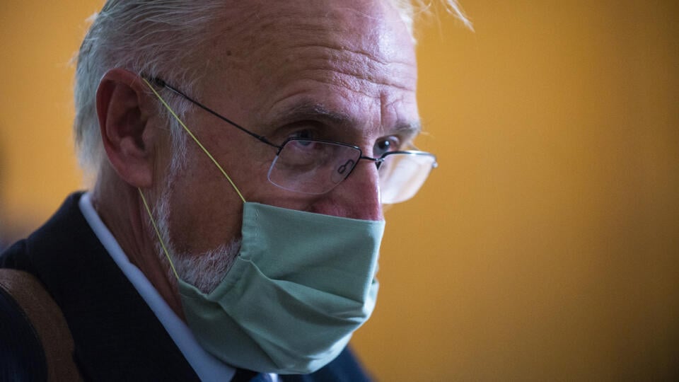Na snímke minister pôdohospodárstva a rozvoja vidieka SR Ján Mičovský (OĽaNO) prichádza na rokovanie 31. schôdze vlády SR v Bratislave 23. júla 2020. FOTO TASR - Jakub Kotian