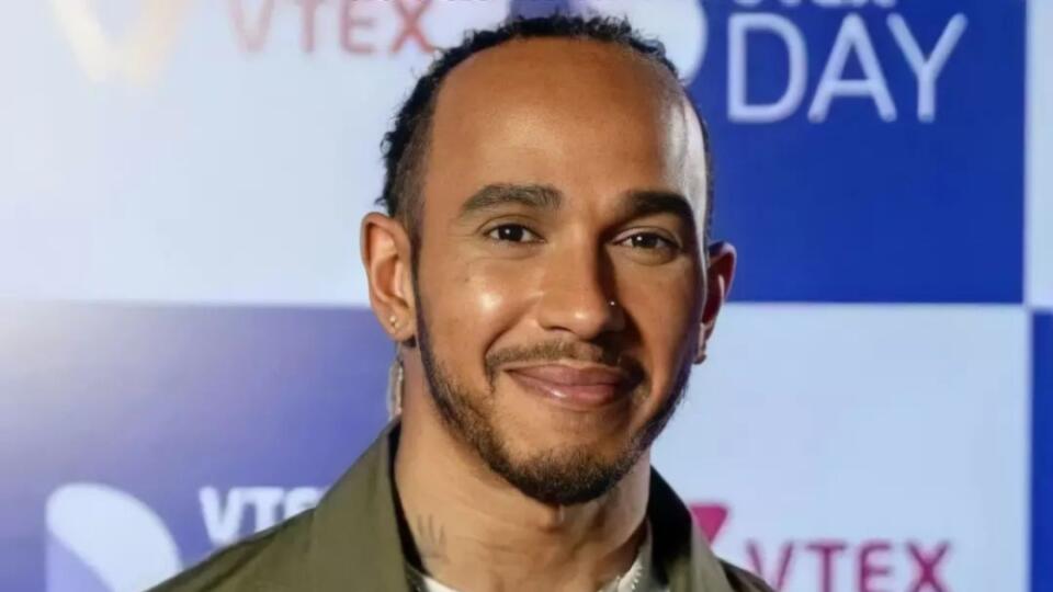 Lewis Hamilton je v kurze, hoci sa mu v tejto sezóne veľmi nedarí. Pre špekulantov však má nesmiernu cenu.