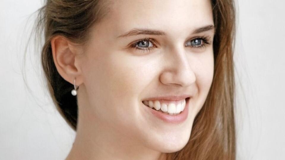 Mladá herečka a študentka VŠMU - Lenka Fecková (20) si zahrala v obľúbenom seriáli Oteckovia 