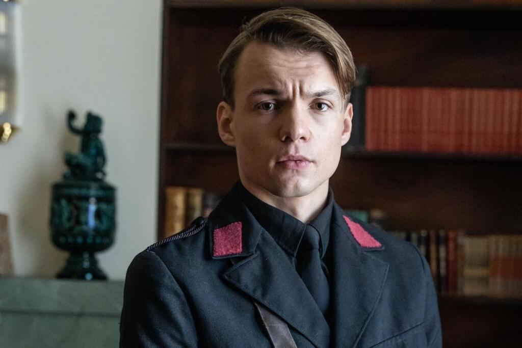 Jakub Švec ako drsný gardista v seriáli Dunaj, k vašim službám.