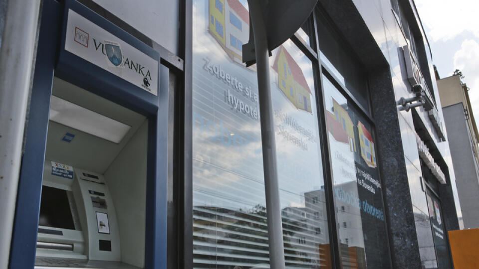 Obeťami vírusu boli korporátni a súkromní klienti ČSOB, České spořitelny, Komerční banky, UniCredit banky a Raiffeisen banky, z ktorých niektoré pôsobia aj na Slovensku.