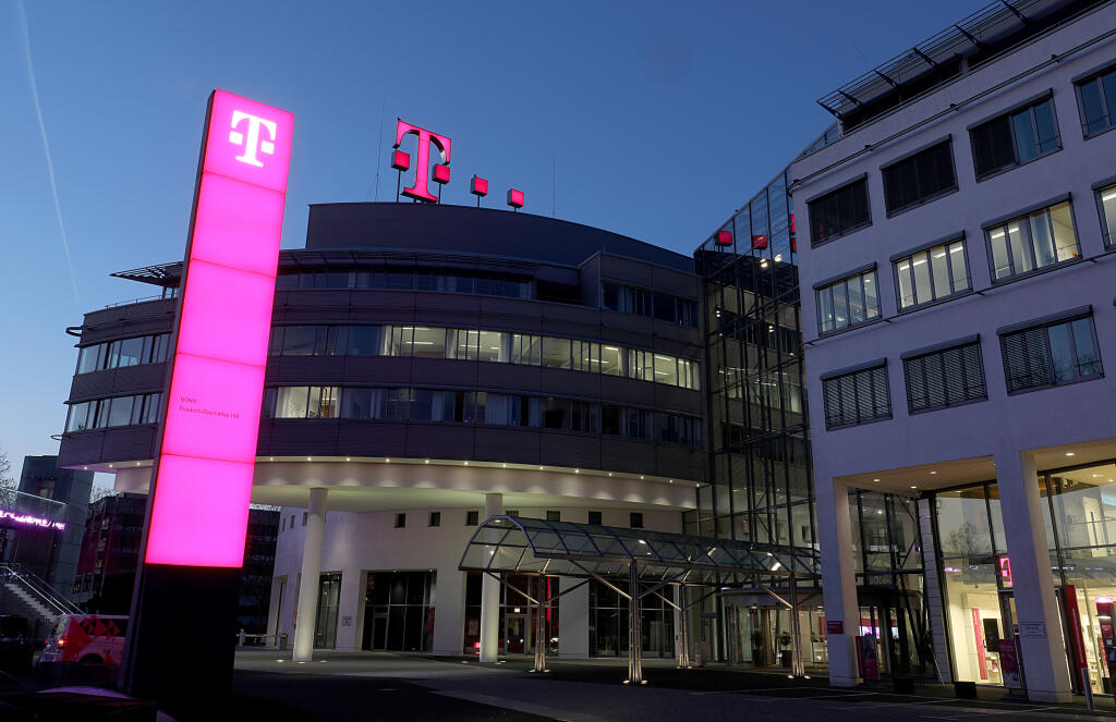 KK49  Bonn - Na archívnej snímke z 13. februára 2019 logo telekomunikačného gigantu Deutsche Telekom (DT) v Bonne.