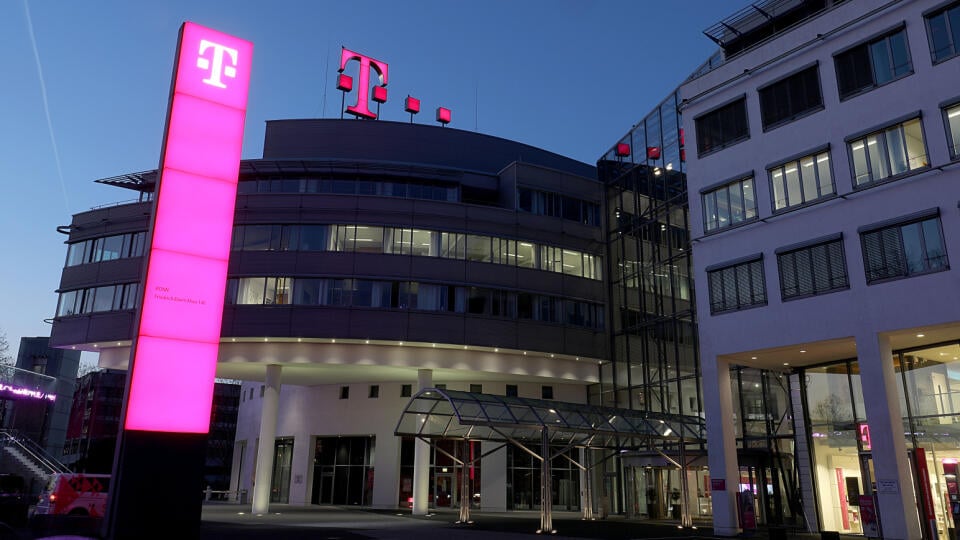 KK49 Bonn - Na archívnej snímke z 13. februára 2019 logo telekomunikačného gigantu Deutsche Telekom (DT) v Bonne.