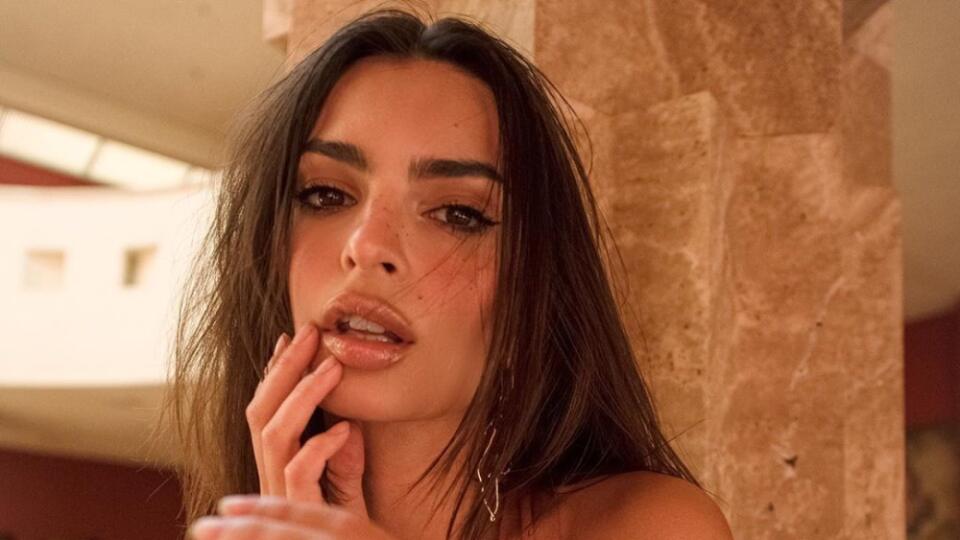 Emily Ratajkowski patrí rozhodne k najsexi budúcim mamičkám.