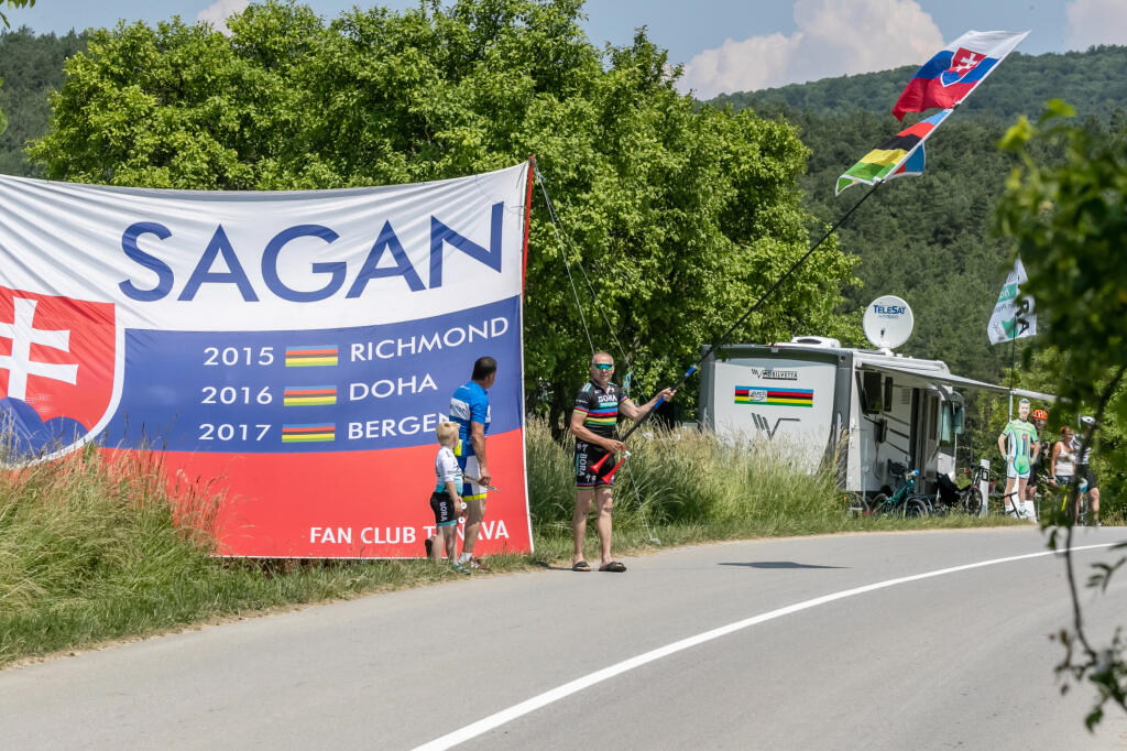 Peter Sagan suverénnym spôsobom ovládol slovenský šampionát. V Bánovciach nad Bebravou mal oboch rodičov, ktorí sa však obchádzali.