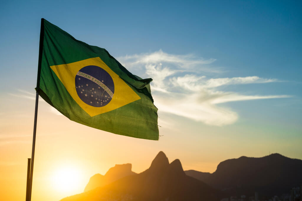 Brazilian,Flag,Waving,Backlit,In,Front,Of,The,Golden,Sunset