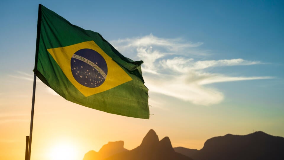 Brazilian,Flag,Waving,Backlit,In,Front,Of,The,Golden,Sunset