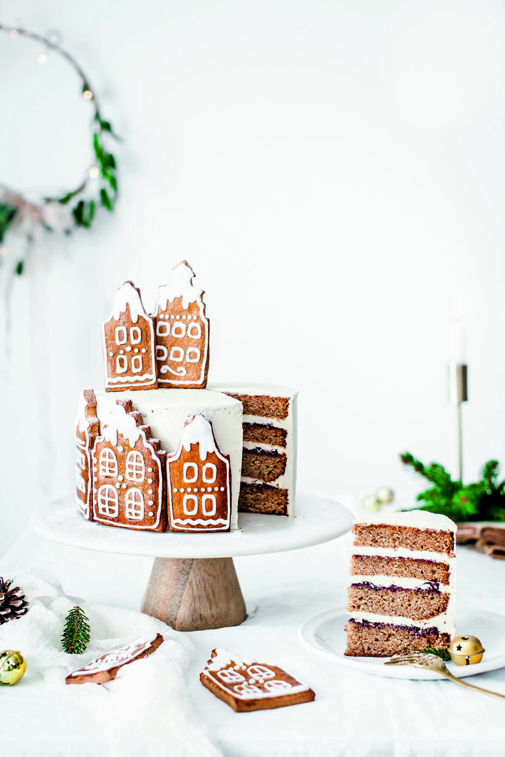 MEDOVNÍKOVÁ TORTA S KARAMELOVÝM KRÉMOM