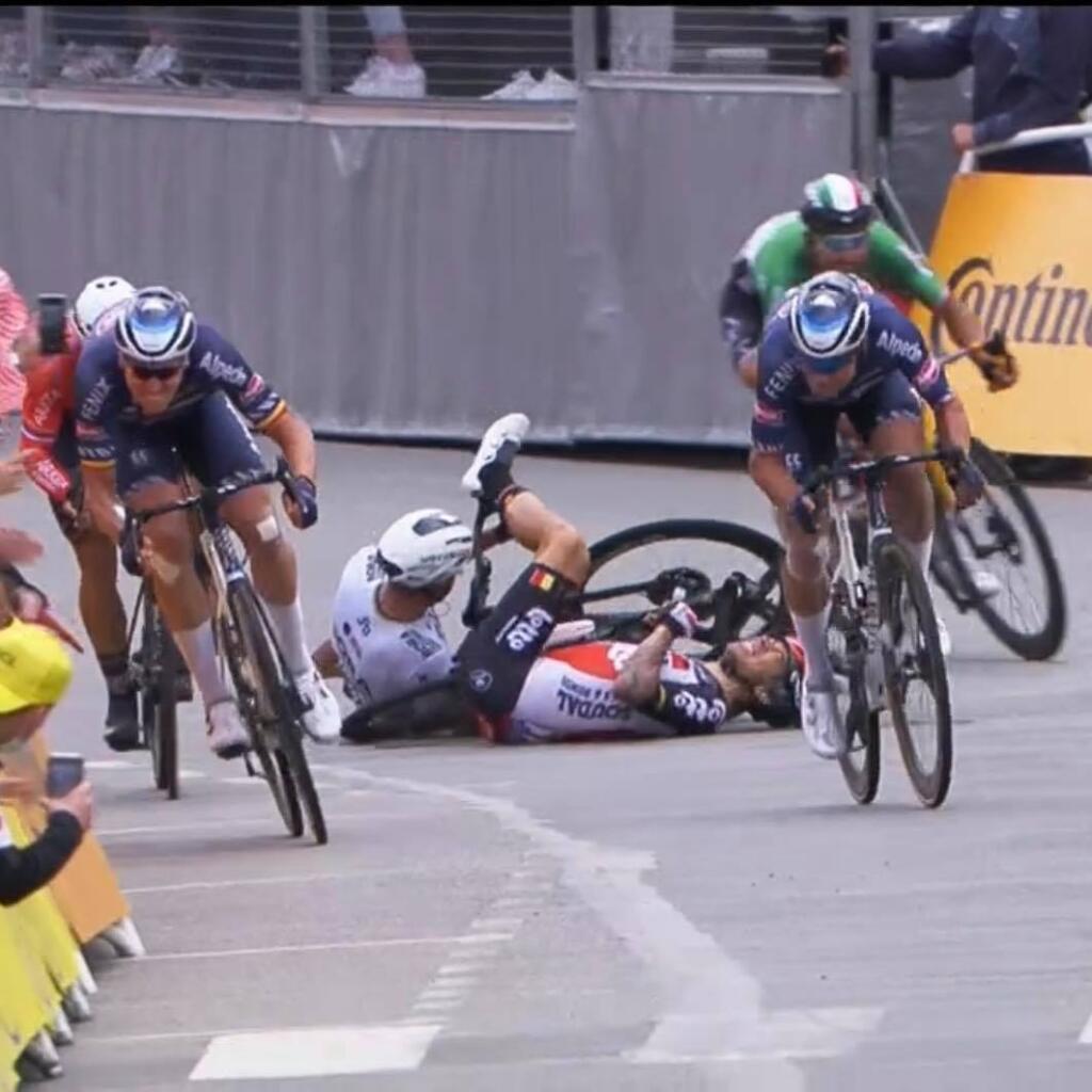 Sagan spadol tesne pred cieľom.