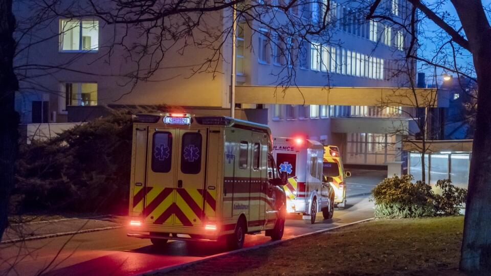 Na snímkach nemocnica v Benešove, kde sa v pondelok odohral nebezpečný incident.