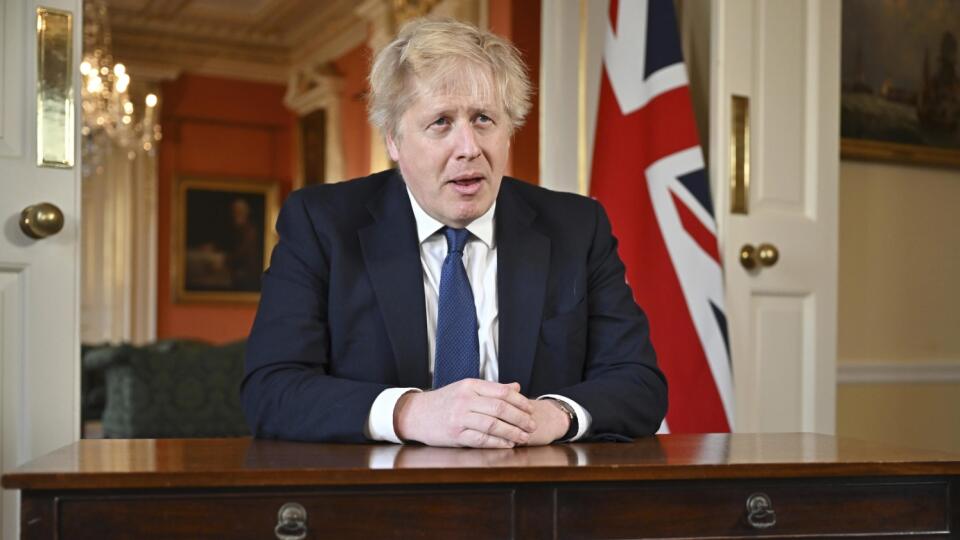 Britský premiér Boris Johnson sa prihovára k občanom v televíznom prejave v Londýne vo štvrtok 24. februára 2022. Ruský prezident Vladimir Putin vo štvrtok oznámil, že rozhodol o uskutočnení špeciálnej vojenskej operácie vo východnej časti Ukrajiny. Putin takisto varoval ďalšie krajiny, že akýkoľvek pokus o zasahovanie do krokov Ruska bude viesť k následkom.