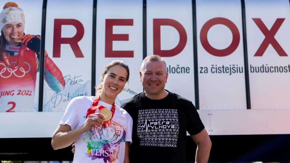 Petra Vlhová a majiteľ spoločnosti Redox Roman Malček